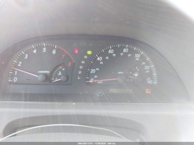 Toyota Camry Le Image 7