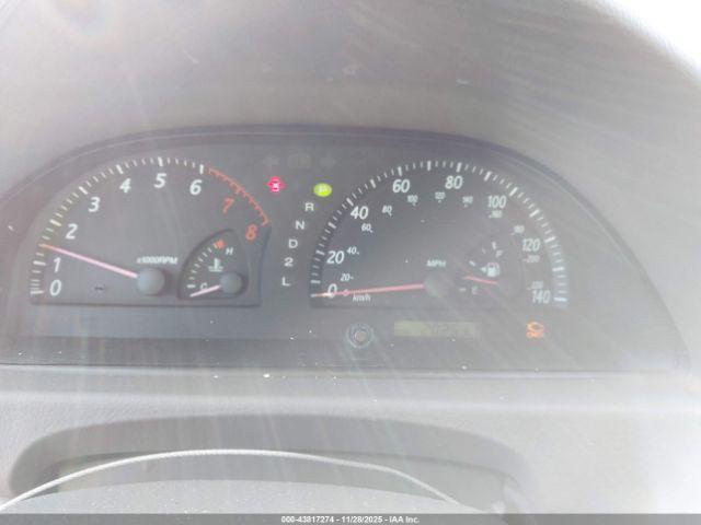 Toyota Camry Le Image 7