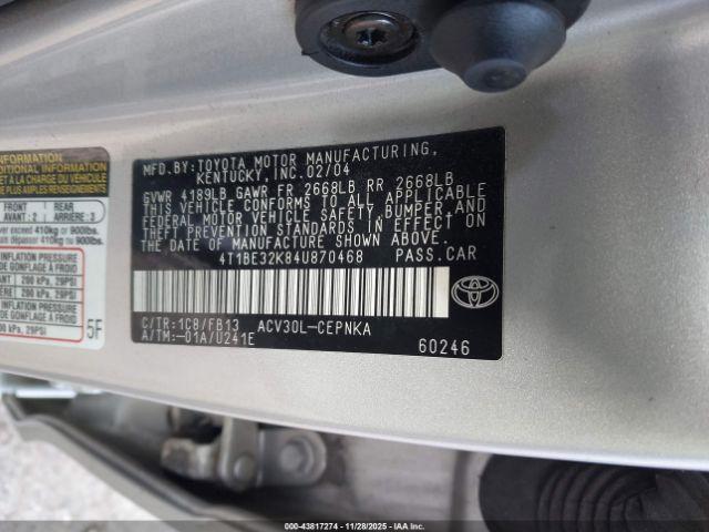 Toyota Camry Le Image 12