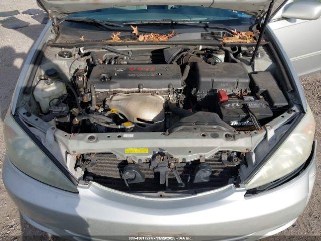 Toyota Camry Le Image 8