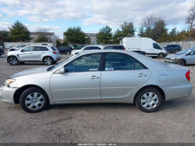 Toyota Camry Le Image 2