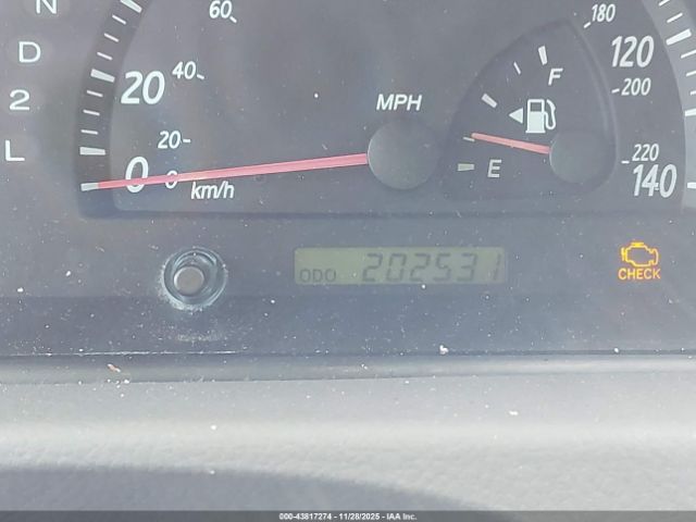 Toyota Camry Le Image 4