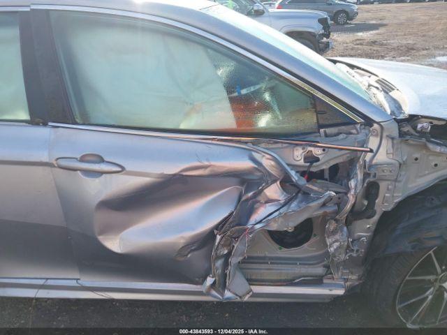 Toyota Camry Se Awd Image 6