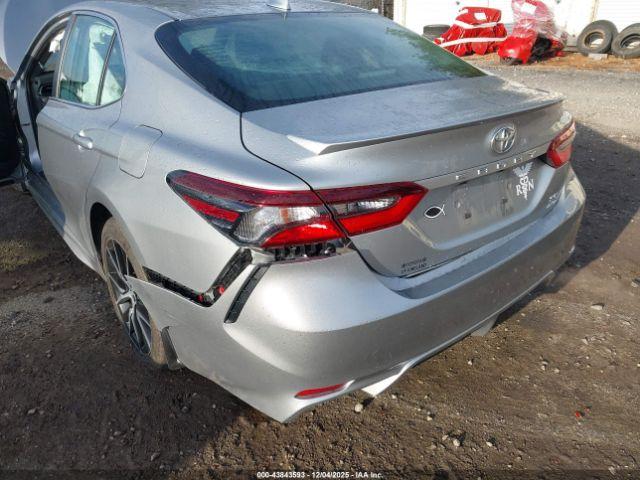 Toyota Camry Se Awd Image 3
