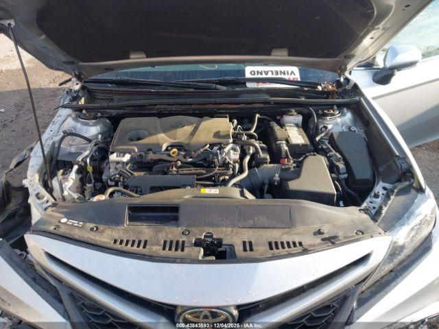 Toyota Camry Se Awd Image 10