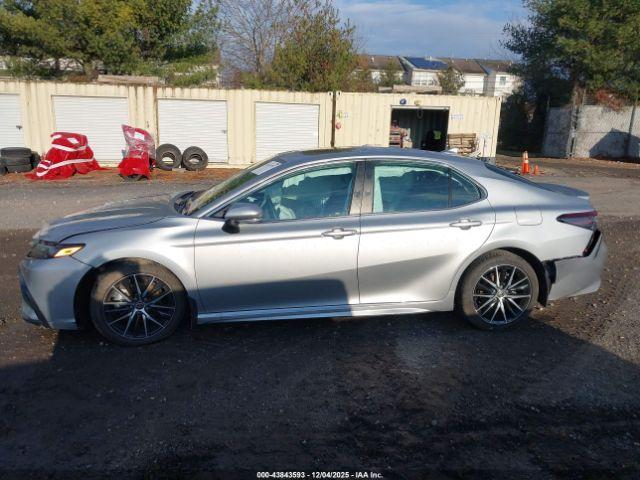 Toyota Camry Se Awd Image 12