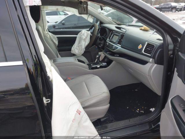 Toyota Highlander Le Plus V6 Image 4